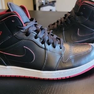 Air Jordan 1 mid 'Black Red'